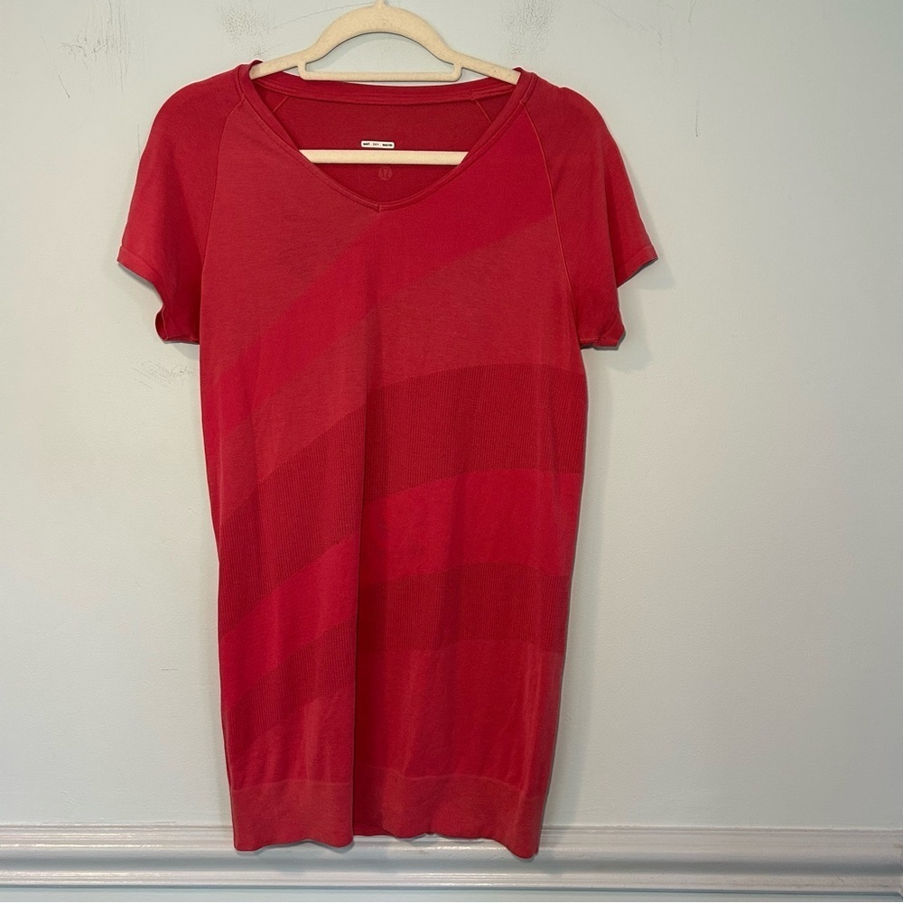 Lululemon Wet Dry Warm Fitted Dark Coral Scoop Neck Short Sleeve Top Size 10